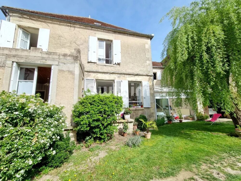 Maison de 5 chambres à Varzy avec cour, garage et véranda