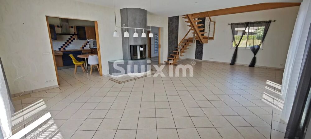 Vente Maison Construction traditionnelle avec piscine sécurisée et garages Parcey
