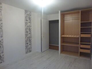  Appartement à louer 5 pièces 116 m²