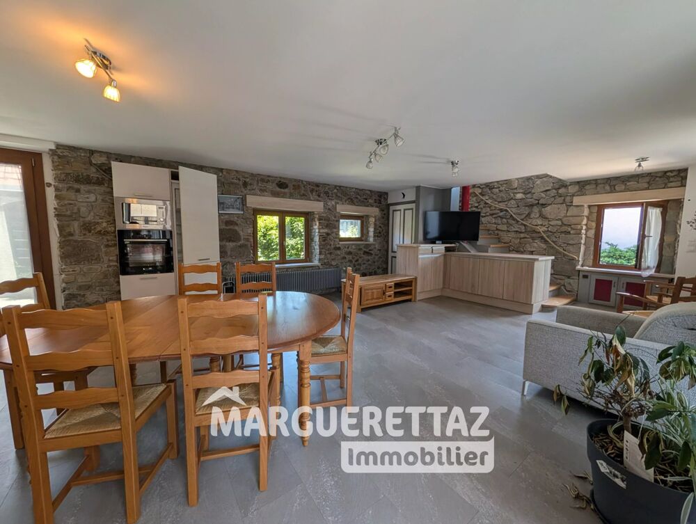 MAISON DE VILLAGE EN PIERRE EN PLEIN COEUR DE BOEGE