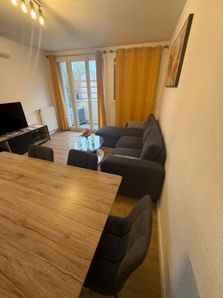  Appartement à louer 4 pièces 10 m²