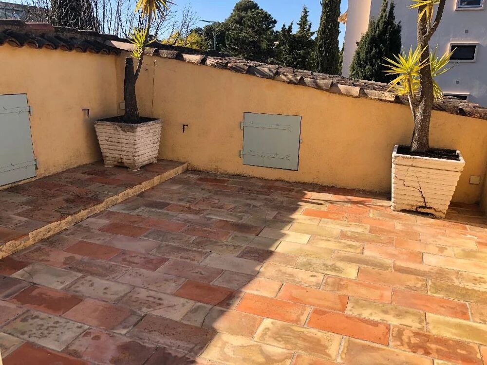 Location Appartement Deux pièces de 47m² avec terrasse tropézienne, vue sur tout le c Le cannet