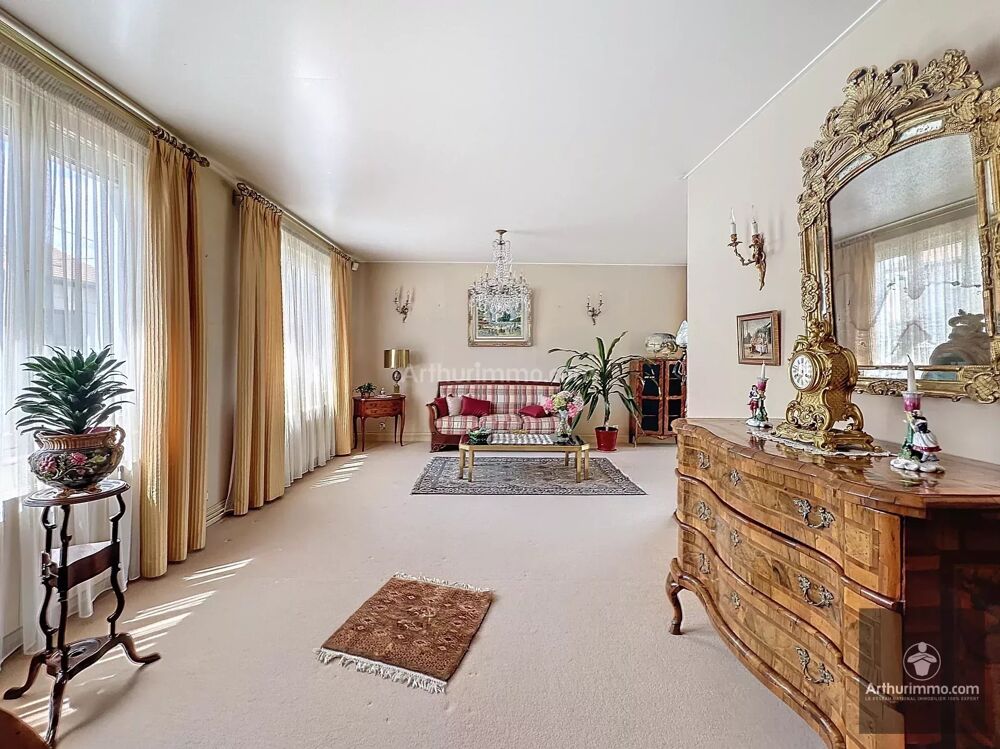 VILLEREST - Maison de 280 m² avec vue dégagée.