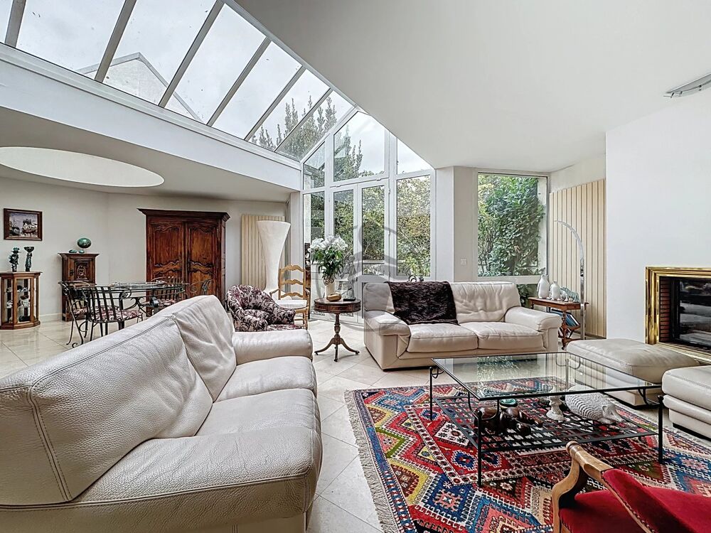 Grande maison familiale de 280 m² avec extérieur et garage