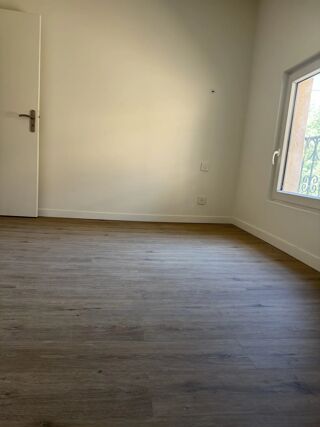  Appartement à louer 3 pièces 65 m²
