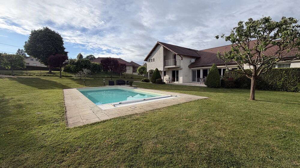 A 15 MN DE BESANÇON - VILLA DE STANDING DE 270 M² AVEC PISCINE