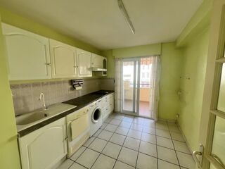  Appartement à louer 3 pièces 75 m²