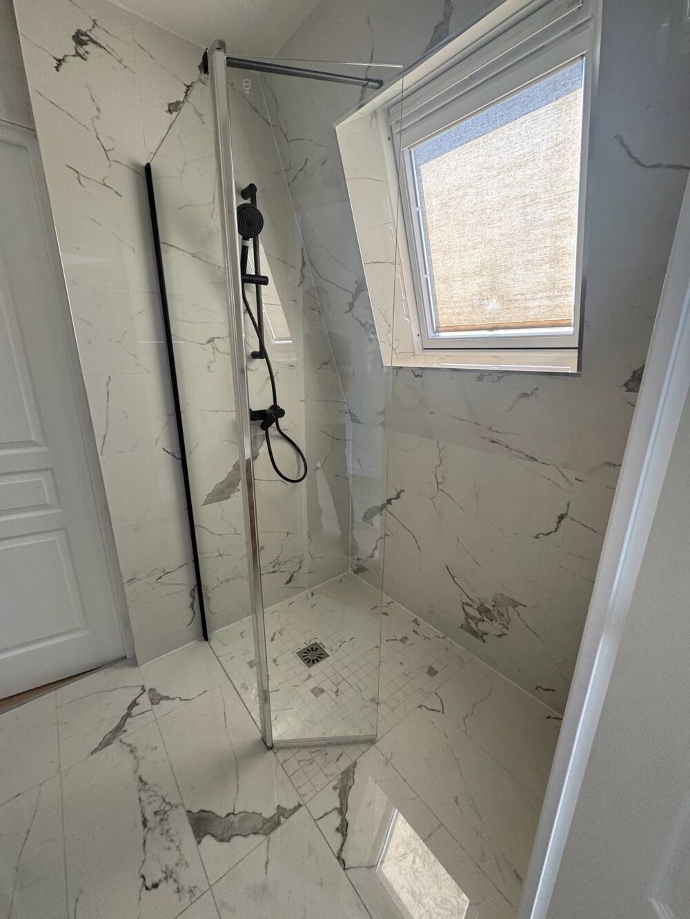 Vente Appartement 3 pièces entierement rénové, dernier étage avec ascenseur et 4 b Paris 10