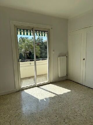 Location Appartement Deux pièces vide de 50m² avec cave et terrasse de 12m² Antibes