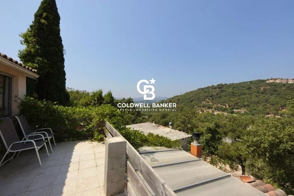 Appartement de quatre pièces avec 2 500 m² de terrain privatif e