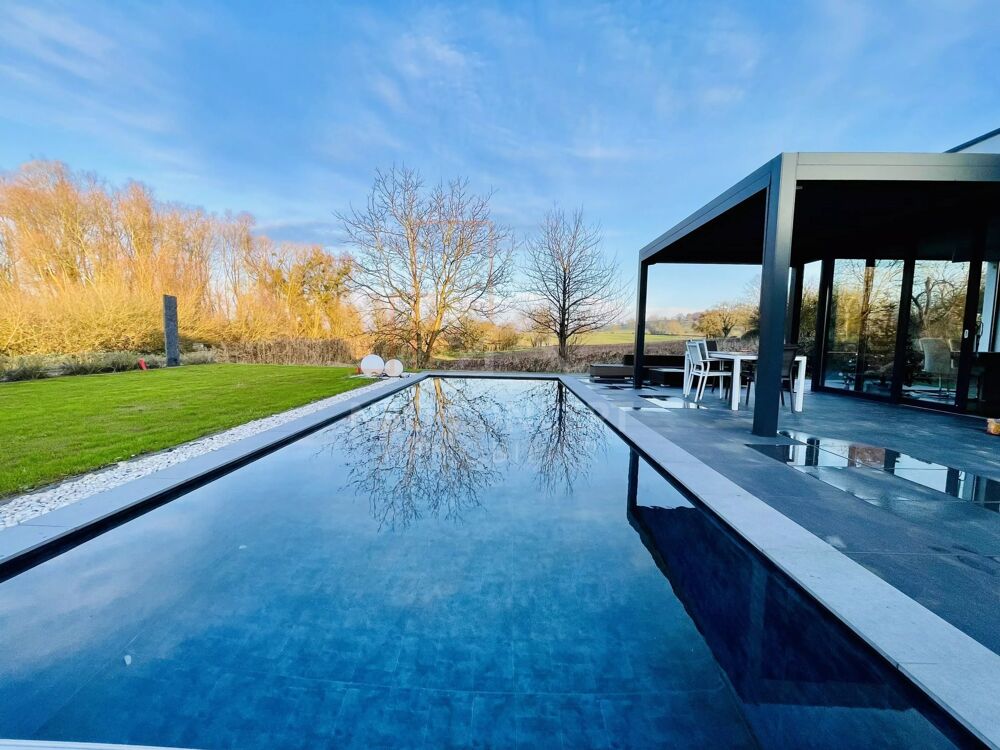 Très belle maison de type 4/5 pièces de 149 m² habitables à SURB