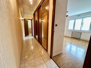  Appartement à louer 4 pièces 100 m²