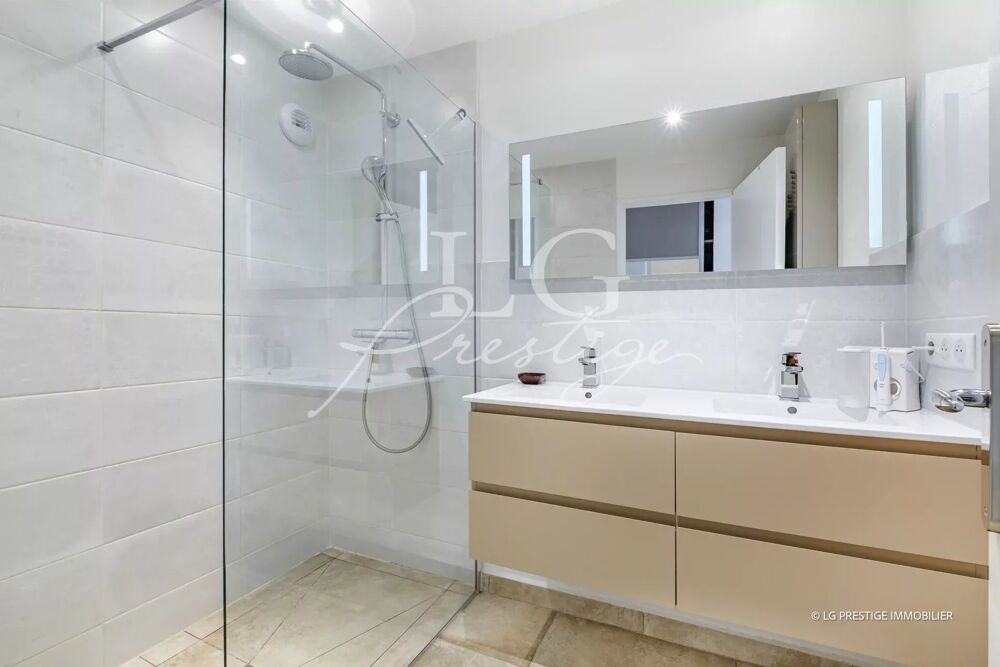 Vente Appartement Appartement vue mer avec plage et commerces a pied Mandelieu-la-napoule