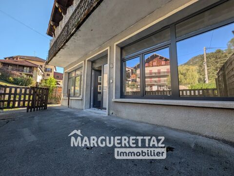   Appartement T2 de 45 m² en rez-de-jardin avec cour privative - E Appartement - 2 pièce(s) - 45 m²