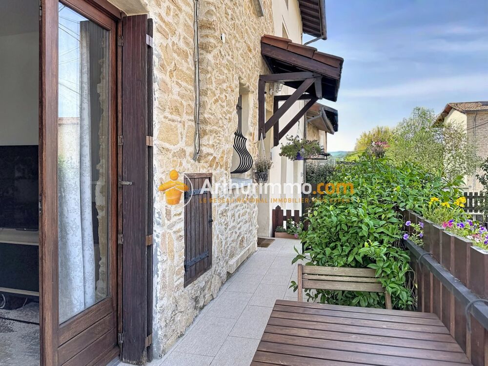 Maison en pierre au coeur du vieux village