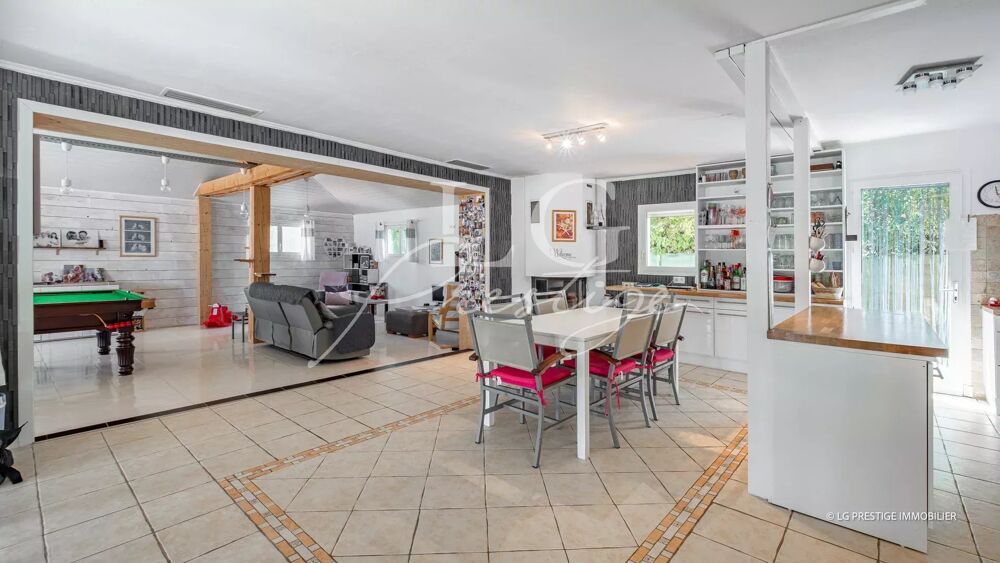 Villa de plain-pied avec piscine avec 5 000 m² de terrain