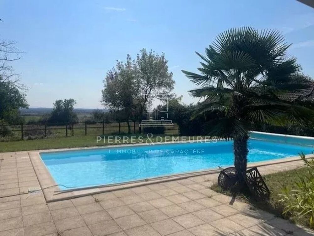 MAISON DE VILLAGE AVEC VUE ET PISCINE