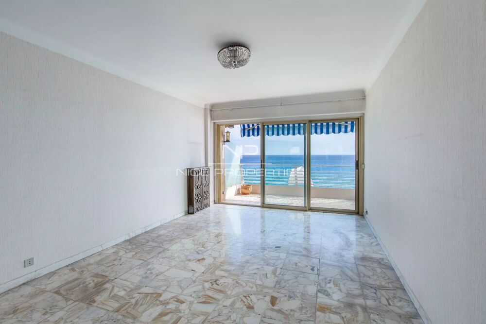 Menton, 3 pièces en front de mer avec terrasse et parking