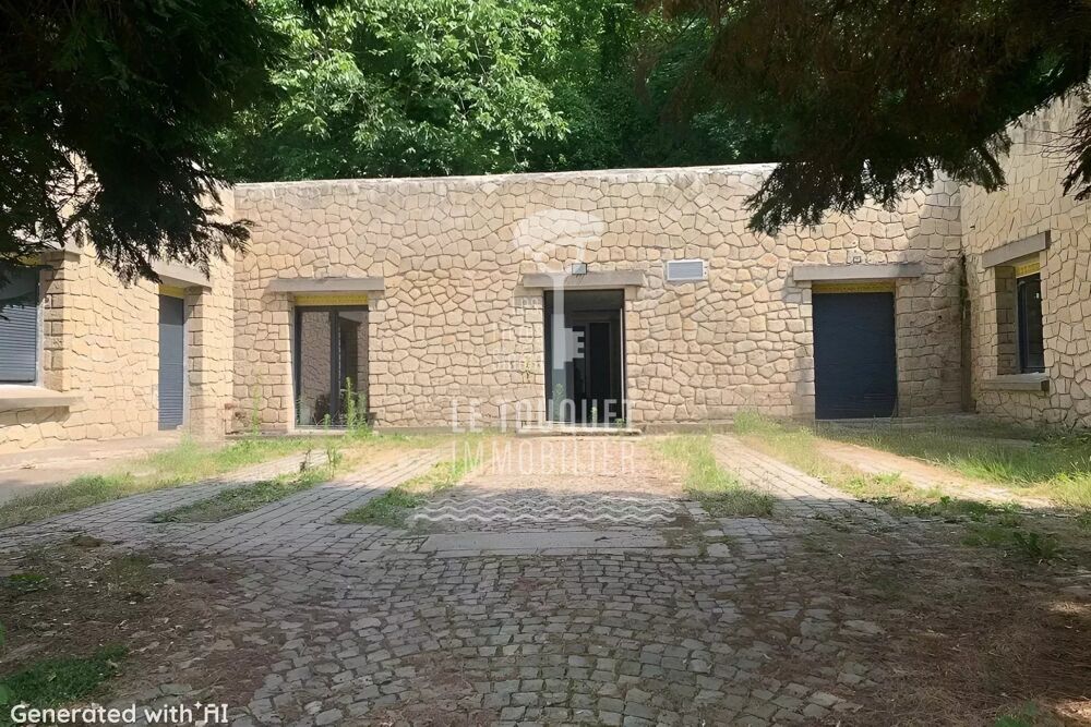 Propriété d'exception en lisière de forêt