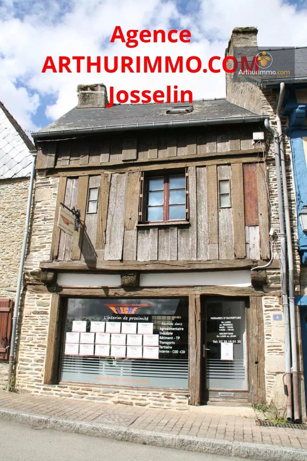 JOSSELIN CENTRE MAISON louée en COMMERCE