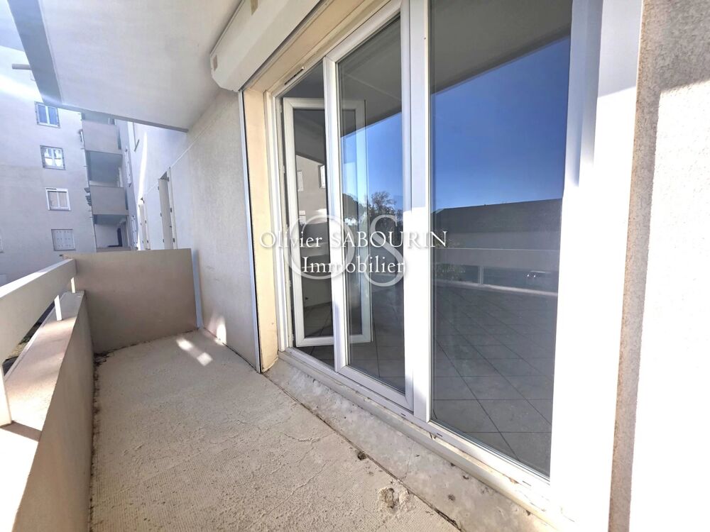 Spacieux T4 de 84 m²  Résidence sécurisée avec ascenseur, comme
