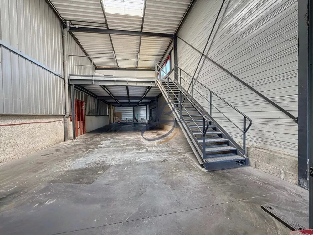   À LOUER – Local professionnel avec bureaux – 300 m² à 500m²  Roc 