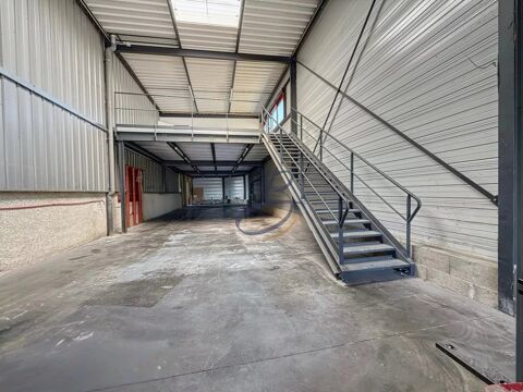 &Agrave; LOUER – Local professionnel avec bureaux – 300 m&sup2; &agrave; 500m&sup2;  Roc 1500 38110 La tour-du-pin