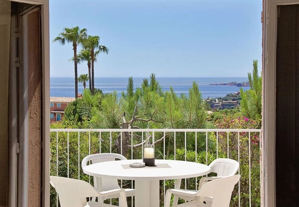 Location Appartement Deux pièces de meublé de 30m² avec parking et terrasse de 11m² Théoule-sur-mer