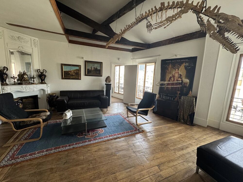 Vente Appartement 165 m² au dernier étage avec ascenseur dans immeuble en pierre d Paris 20