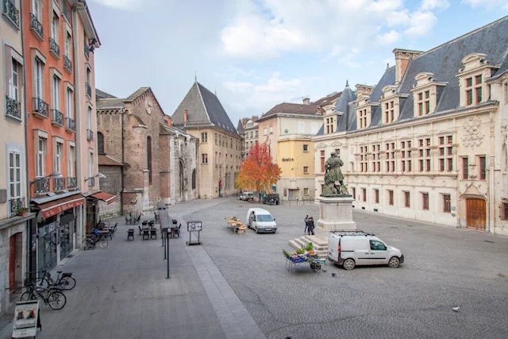 Location Appartement F3 meublé Place Saint André Grenoble