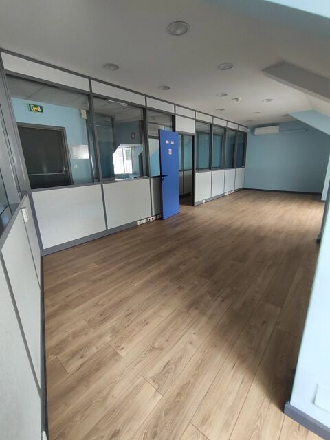Local commercial ou professionnel - 150 m&sup2; 2650 97400 Saint-denis