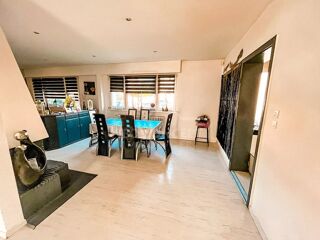  Maison à louer 6 pièces 197 m²
