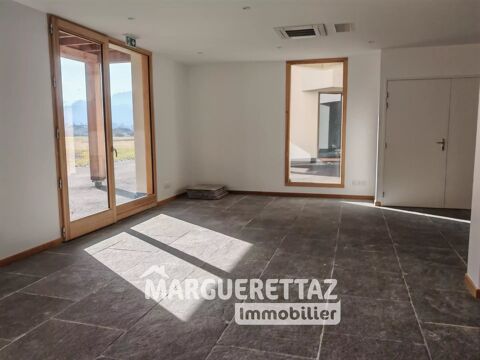 Local commercial 364000 74440 Taninges