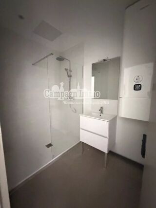  Appartement à louer 3 pièces 83 m²