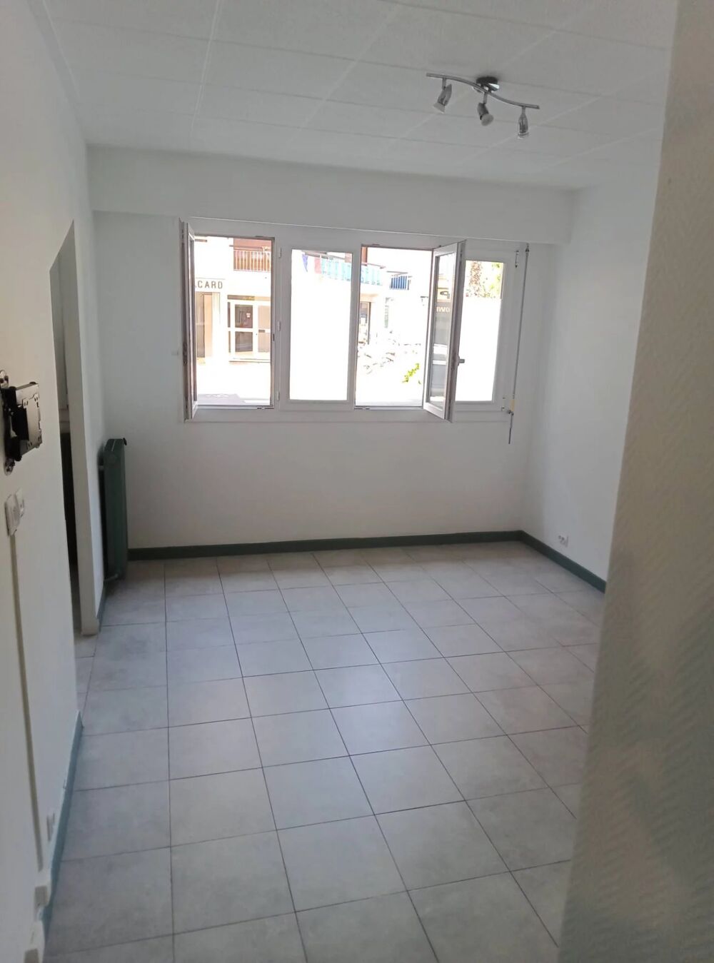 Location Appartement Charmant F1 de 30m² sur Saint Laurent du Var Saint-laurent-du-var