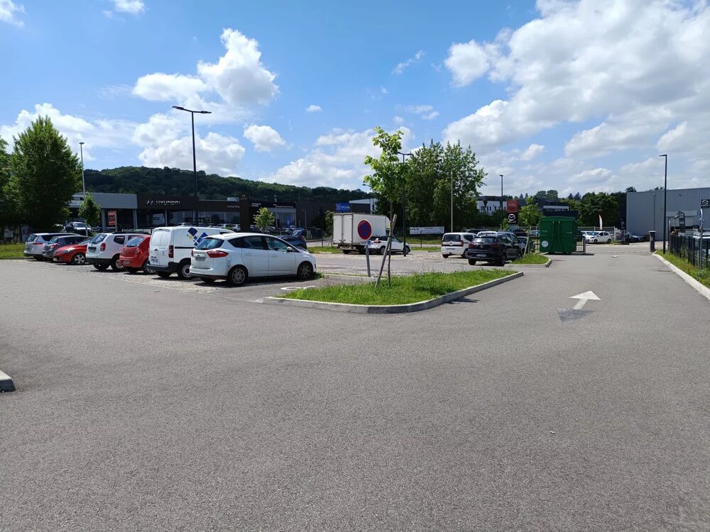   LOCAL D'ACTIVITE - ATELIER à Louer à Bourgoin Jallieu 