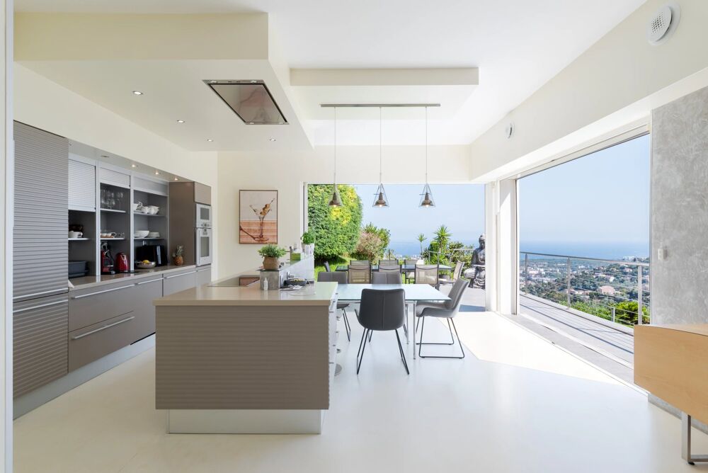 Villa contemporaine à Mandelieu-la-Napoule avec vue mer panorami