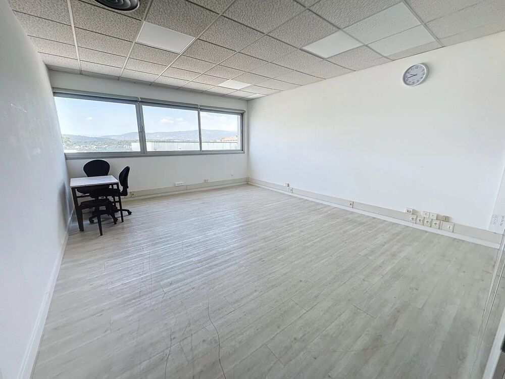   Locaux 134m² + 3 parkings - 2000euros c/comprises Mouans-sartoux