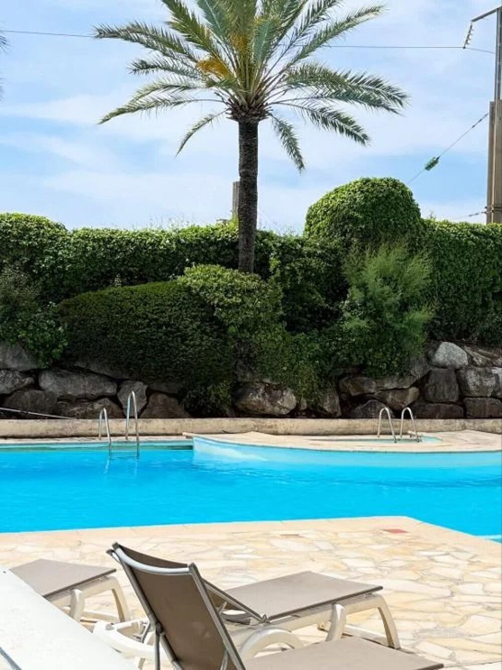 Location Appartement Studio de 34m² avec deux piscines et garage Cannes-la-bocca