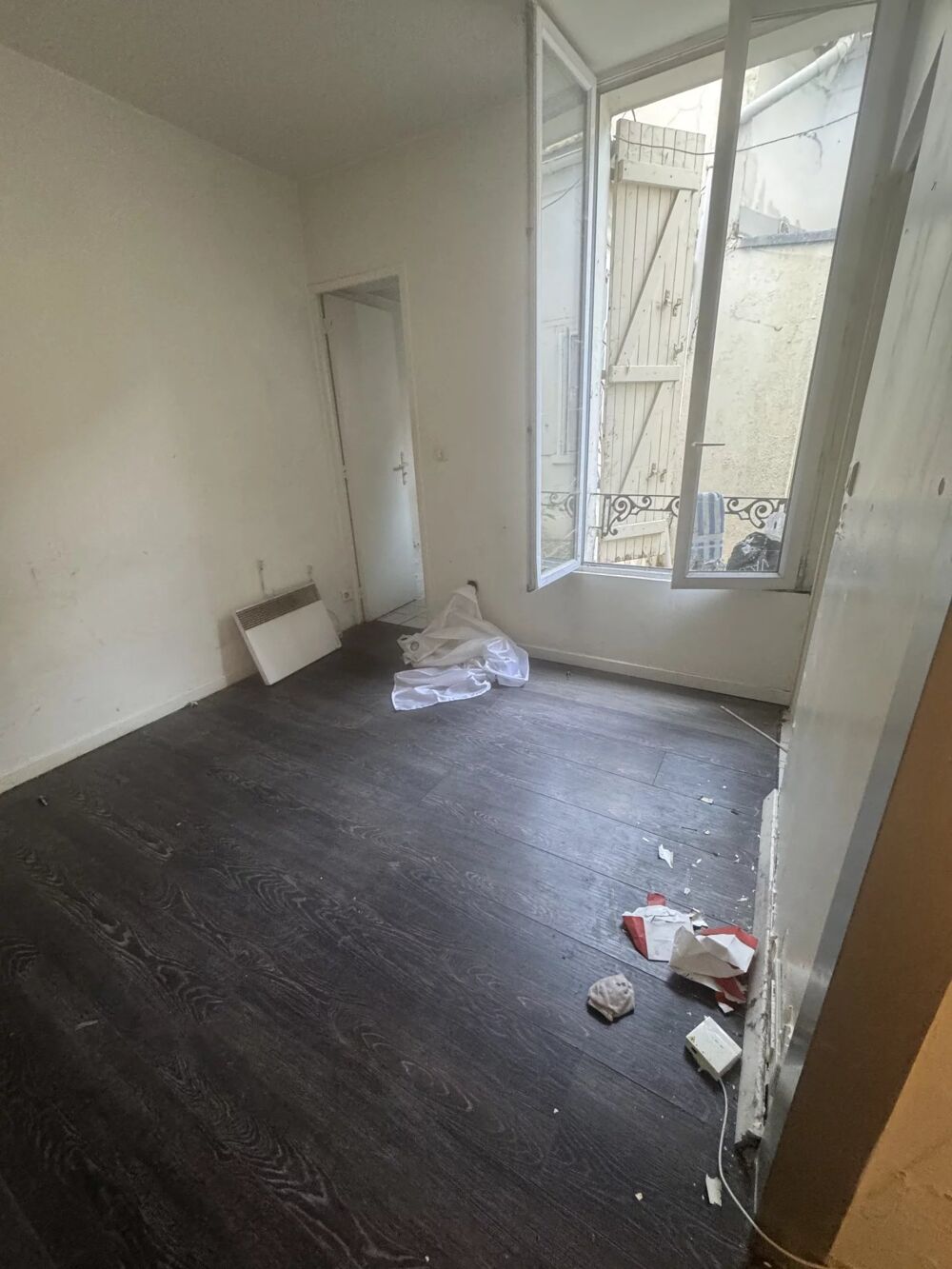 studio à rénover à la frontiere de Paris