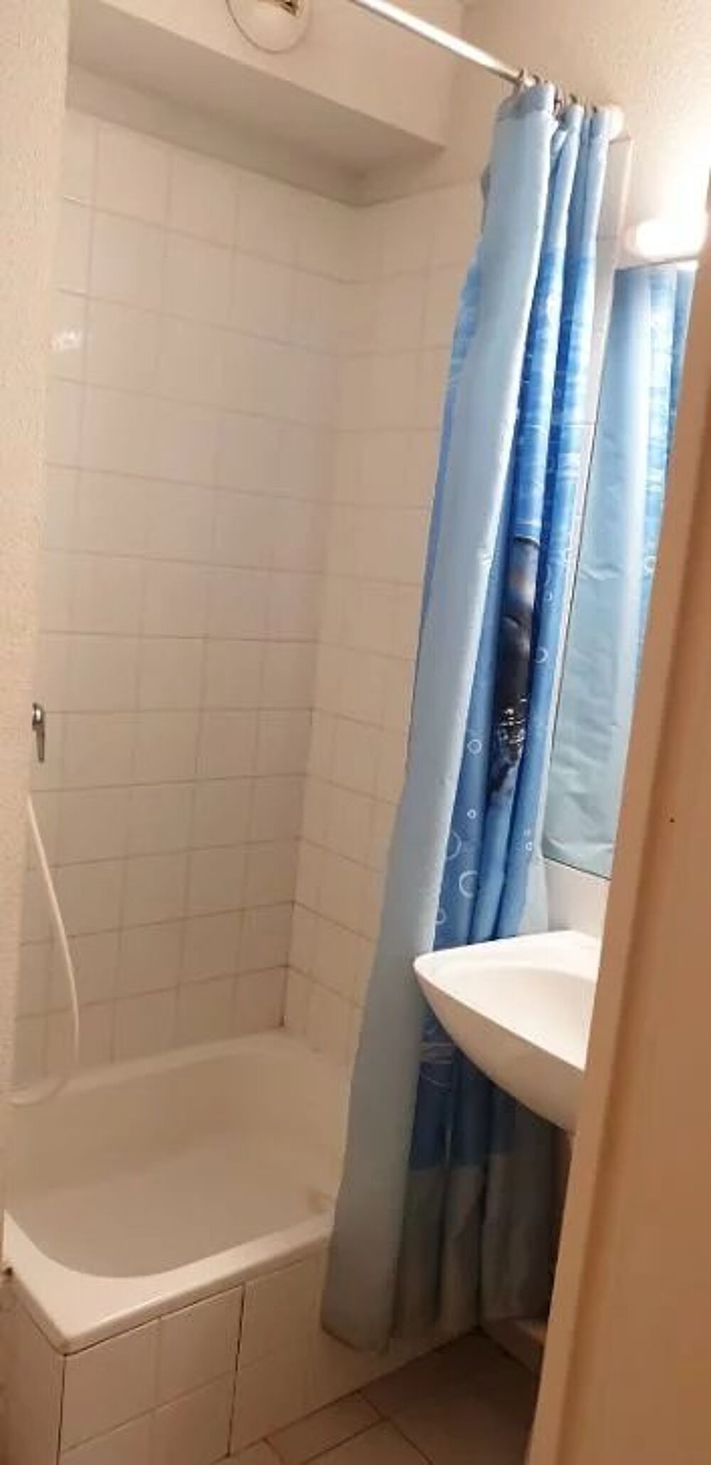 Location Appartement Meublé: Studio avec parking et balcon Valbonne