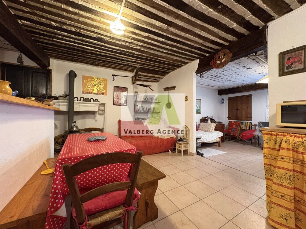 Appartement dans le village de Péone