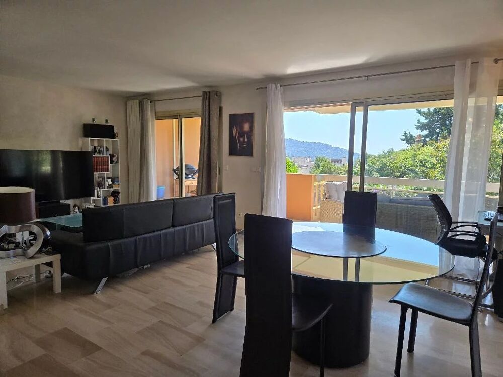 Trois pièces de 90m² avec terrasse de 30m², cellier et garage