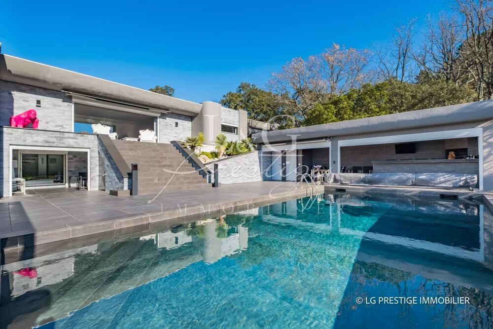 À Vendre Villa Fréjus avec Piscine, 8 Pièces, 350m²