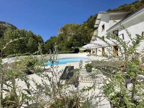   SECTEUR BAUME LES DAMES- Propri�t� de caract�re avec 9 chambres Maison - 15 + pi�ce(s) - 518 m�