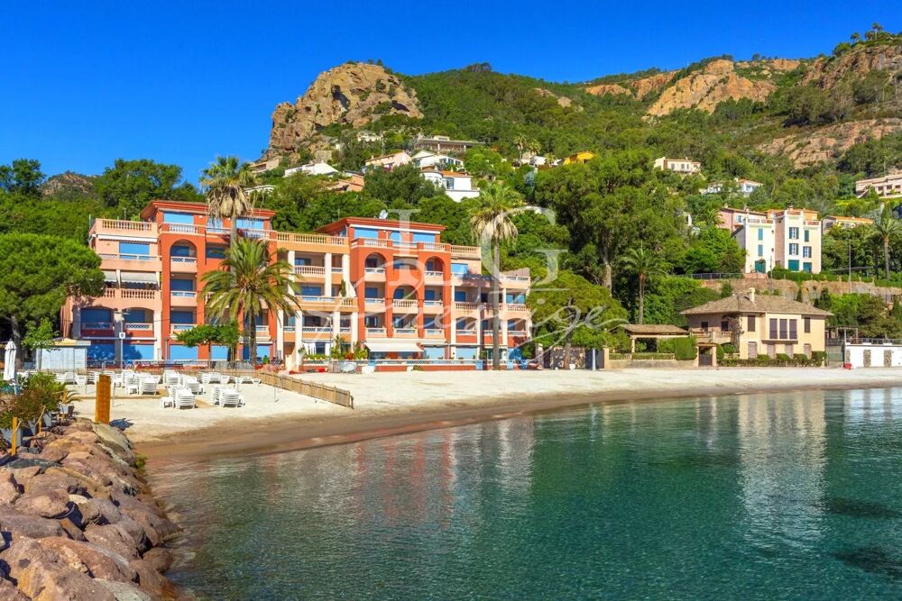 EXCEPTIONNEL  APPARTEMENT PIEDS DANS LEAU