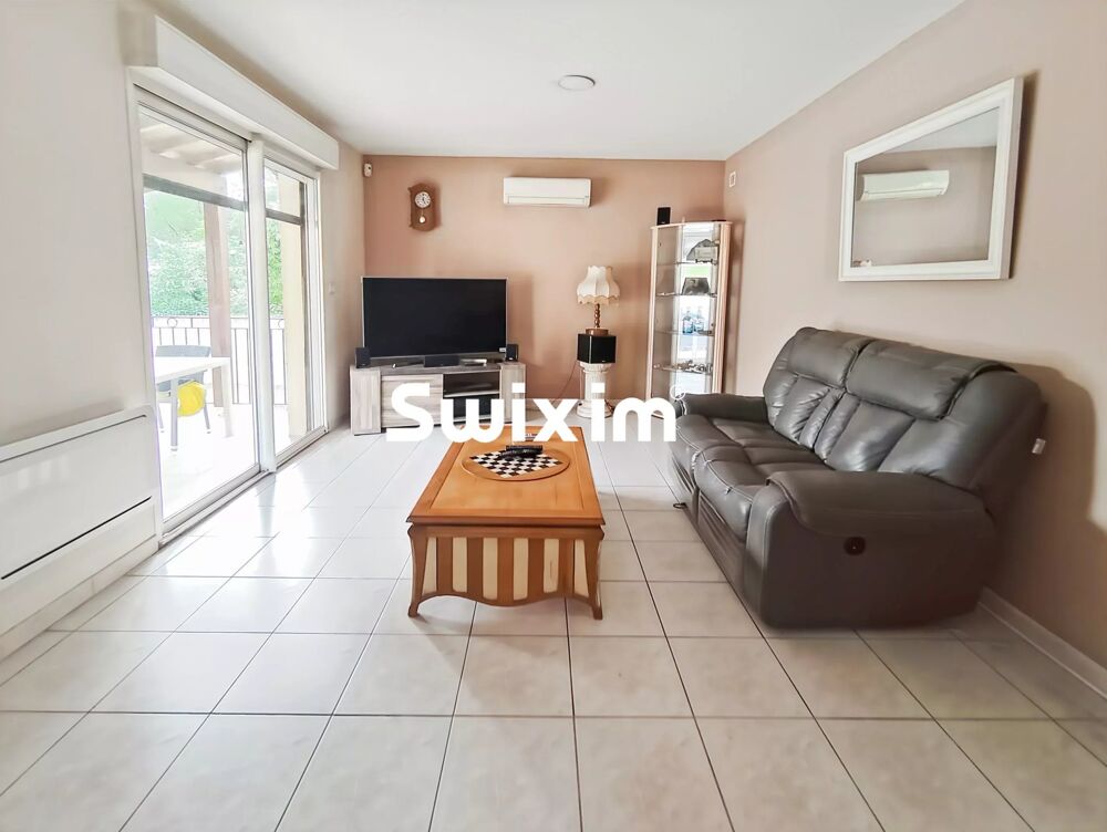 Maison de plain pied avec garage et terrain plat