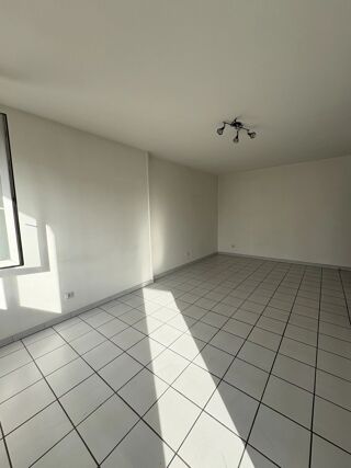  Appartement à louer 2 pièces 45 m²