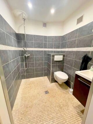  Appartement à louer 2 pièces 70 m²