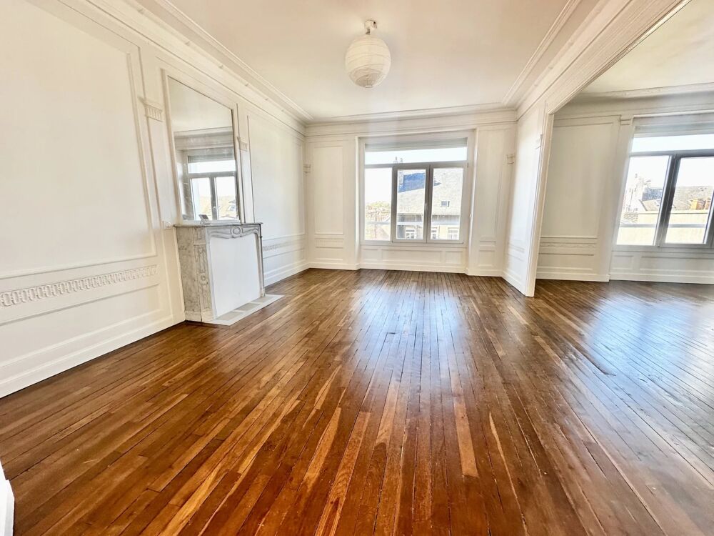 RARE À LA VENTE  Magnifique appartement haussmannien entièremen